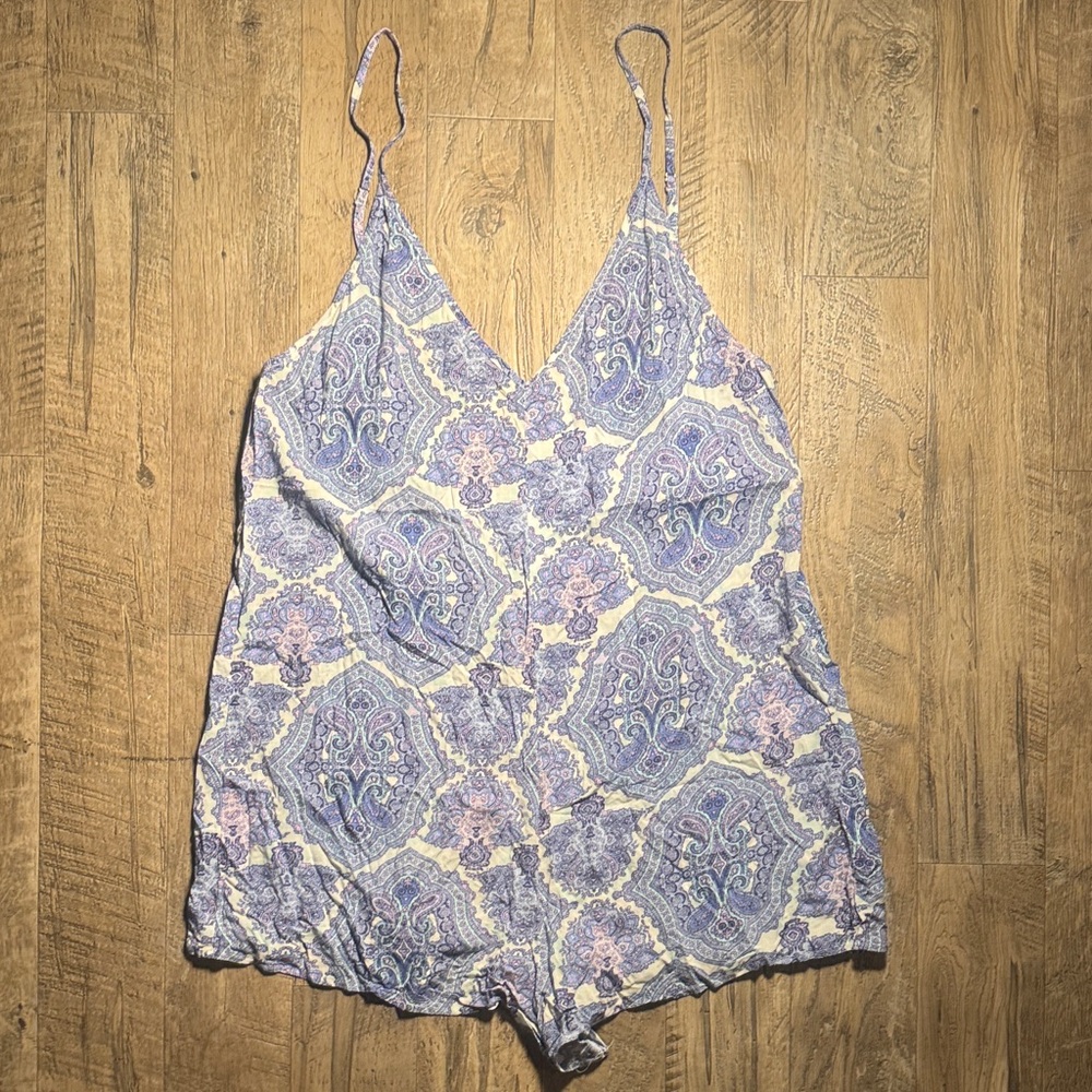 NWT Victoria's Secret Purple Blue and White Paisley Romper - Size L